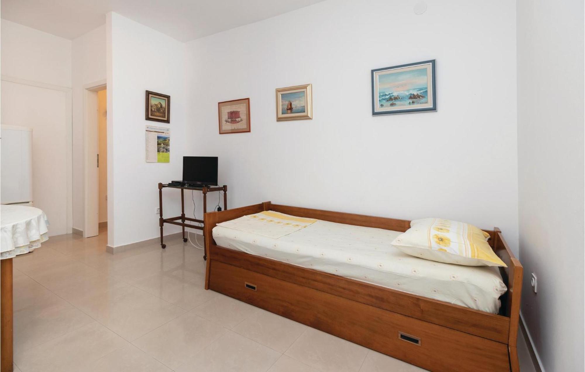 1 Bedroom Stunning Apartment In Задар Экстерьер фото